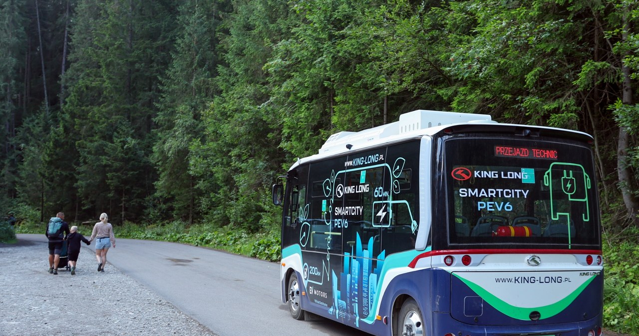 Cztery elektryczne busy dotarły do Zakopanego. Mają kursować do Morskiego Oka