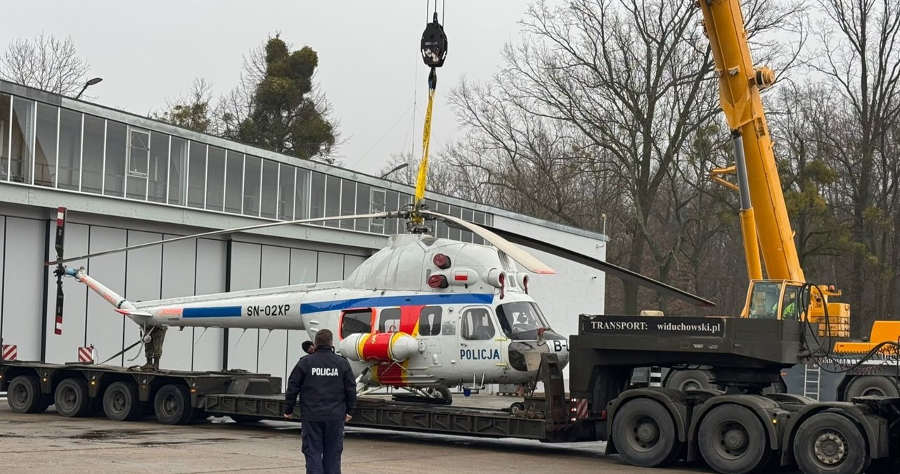 Policyjny śmigłowiec MI-2 trafił do zbiorów Muzeum Lotnictwa Polskiego w Krakowie