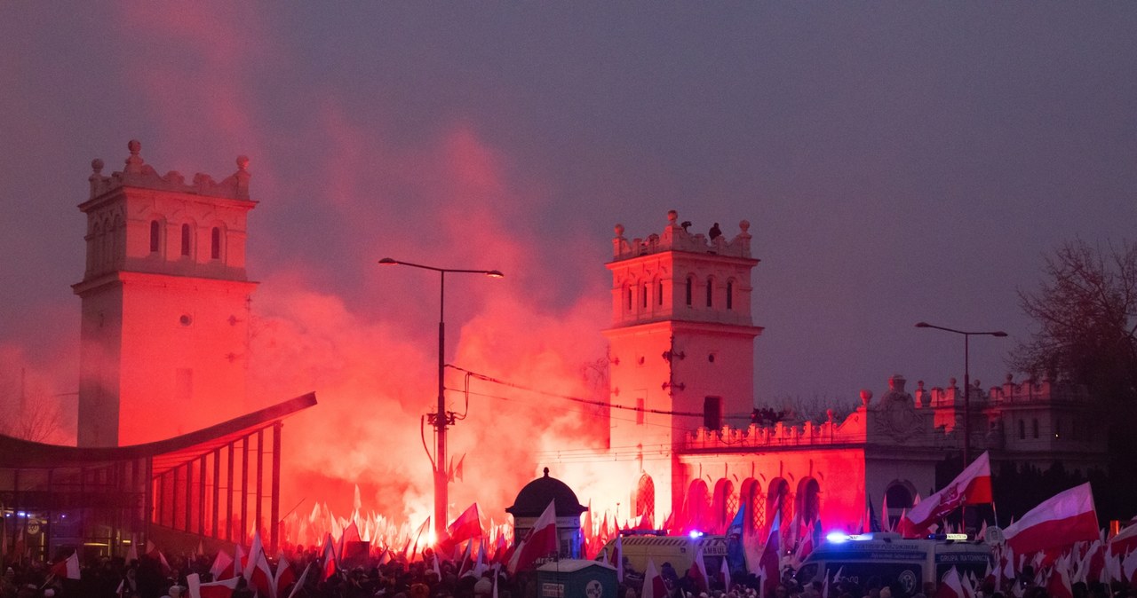 Marsz Niepodległości na ulicach Warszawy. 90 tys. uczestników [RELACJA NA ŻYWO]