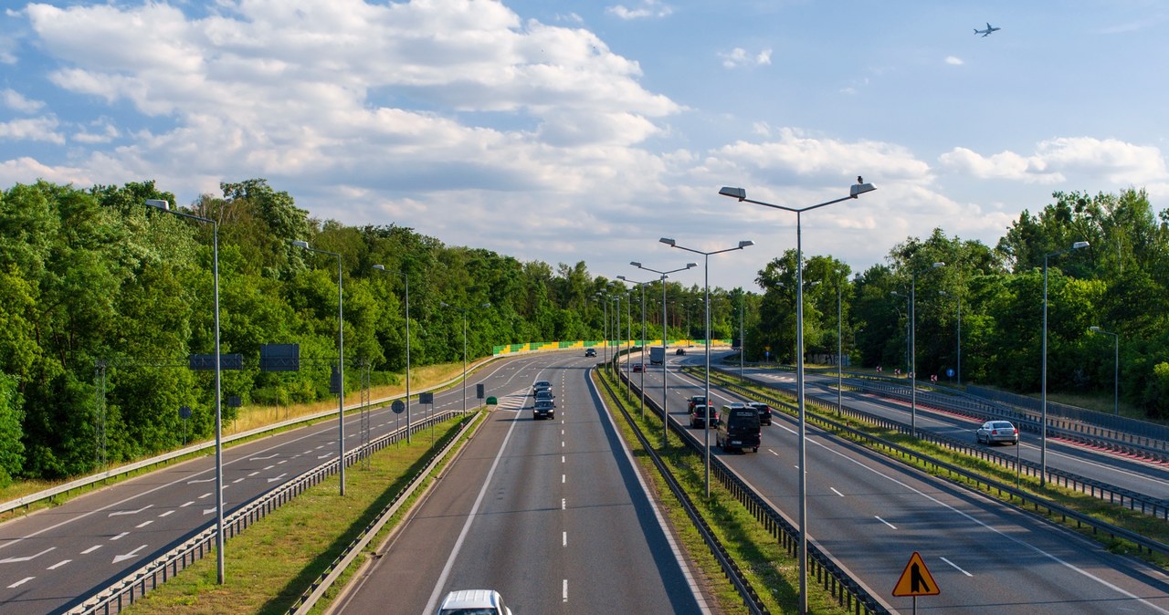 Ryzykował życiem. Pieszy na pasie awaryjnym S8