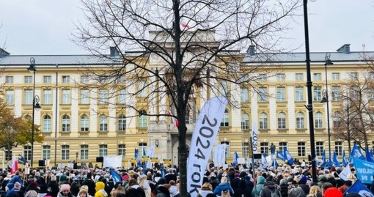 Pielęgniarki i położne kontra rząd. Protest w Warszawie