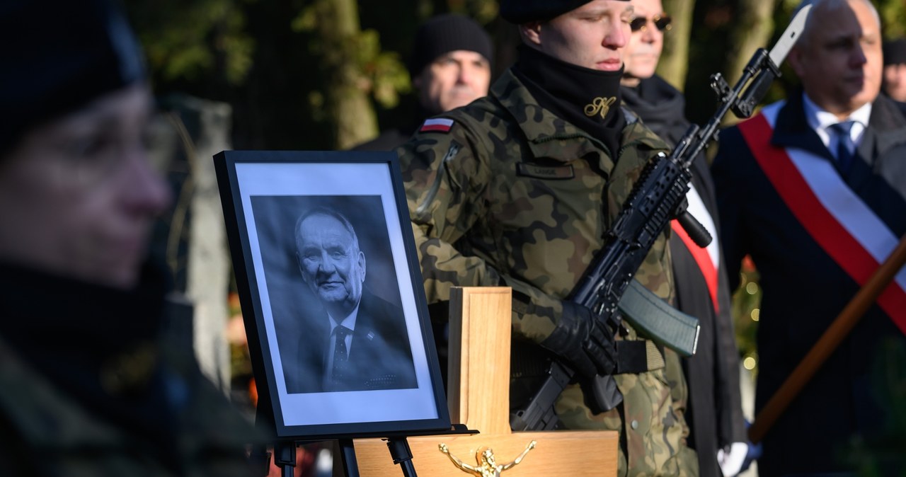 "Był wizjonerem". Andrzej Kraśnicki spoczął na Cmentarzu Sołackim w Poznaniu