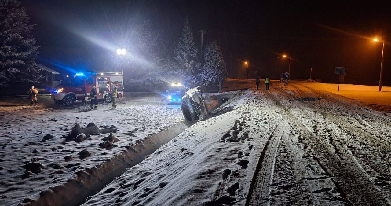 Na drogach lodowisko, śnieżyce ograniczają widoczność. Uwaga, kierowcy!