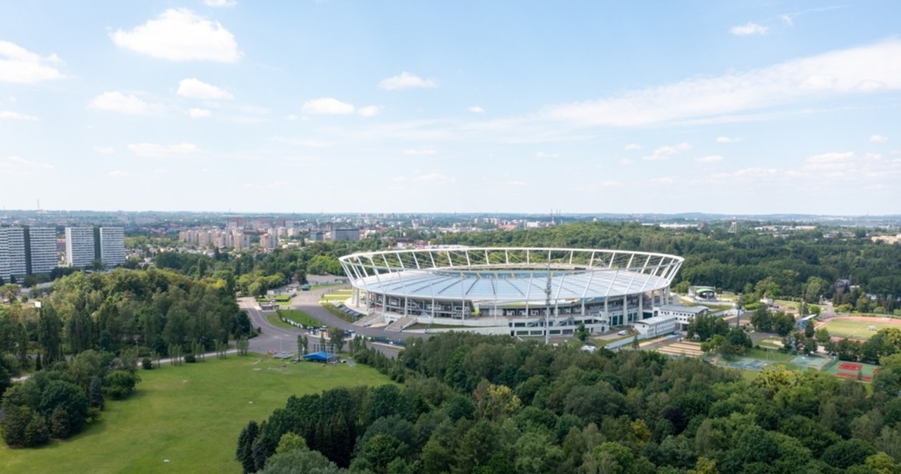 Mecze piłkarskiej reprezentacji podzielone między Warszawę i Chorzów