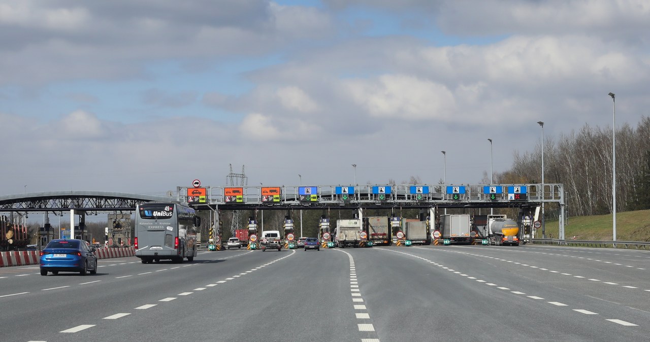 Zostawił na A4 partnerkę z 6-letnią córką. Sam odjechał z niemowlęciem