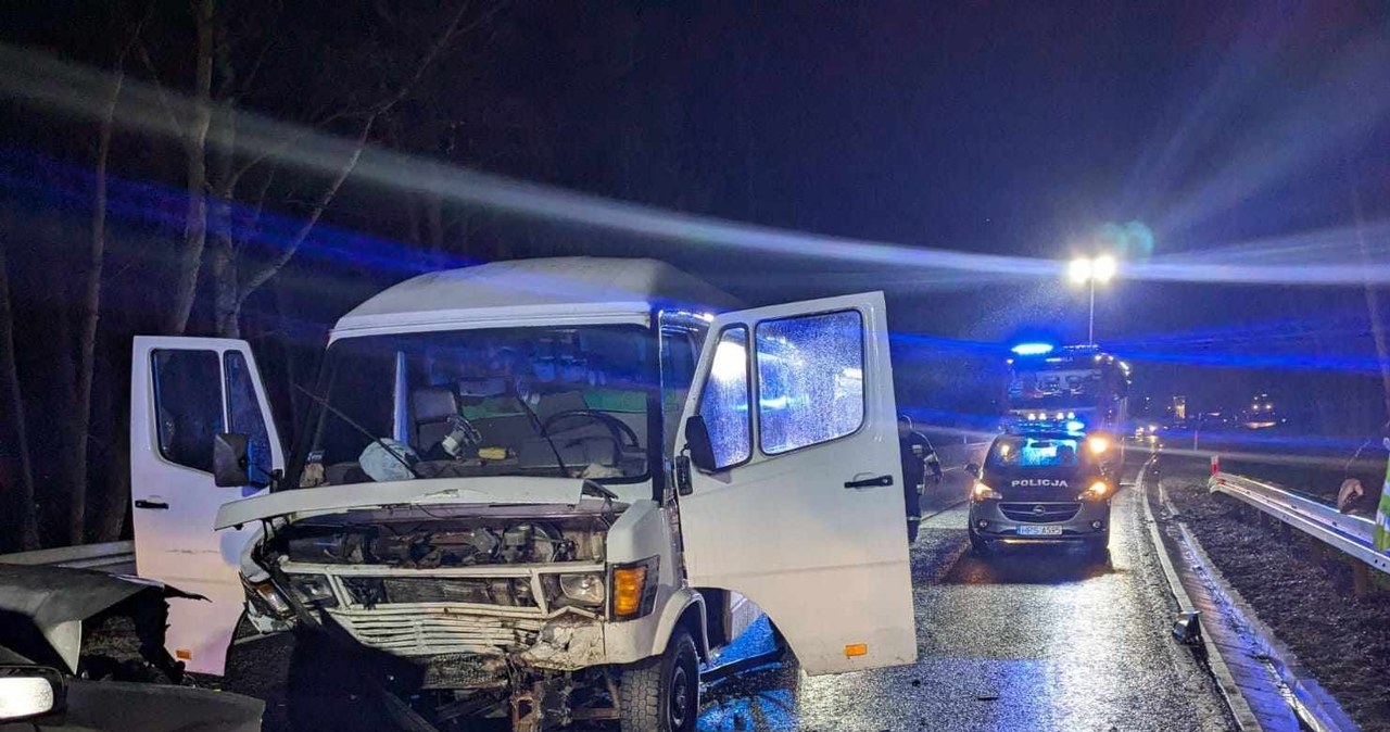 Tragiczny wypadek w Świętokrzyskiem. Jeden kierowca nie żyje, drugi jest ranny