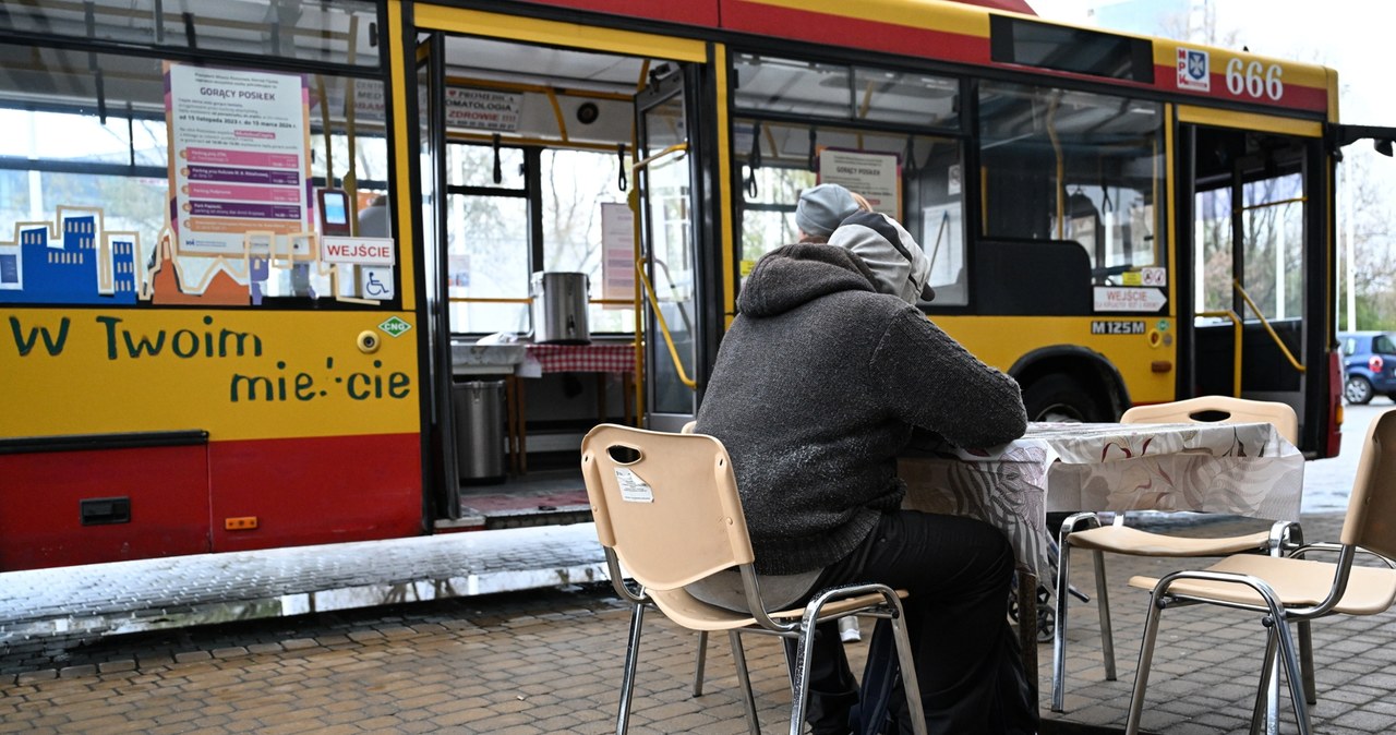 Rzeszowski "Autobus ciepła" wyjechał na ulice miasta