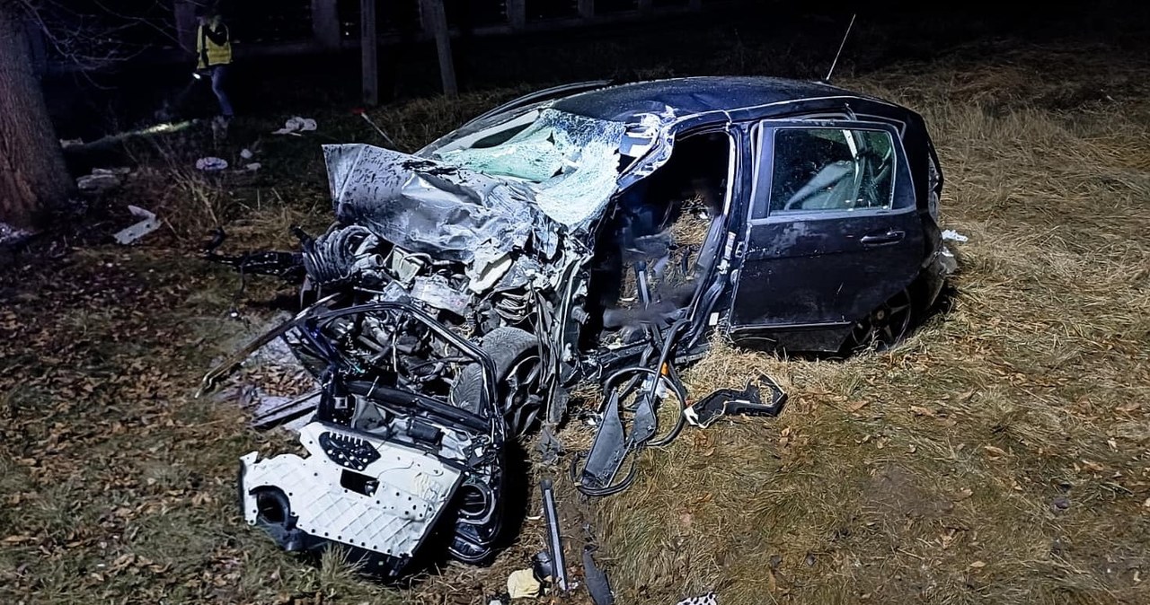 Śląskie: Autobus zderzył się z osobówką, 1 osoba nie żyje